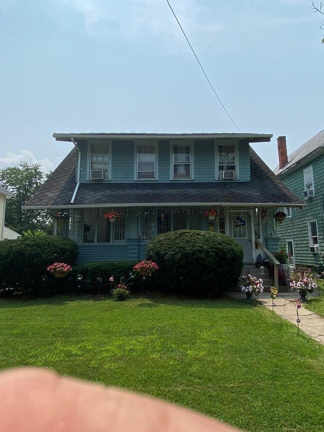 Building Photo - 4BR, 2BA Home with Large Backyard and 2-Ca...