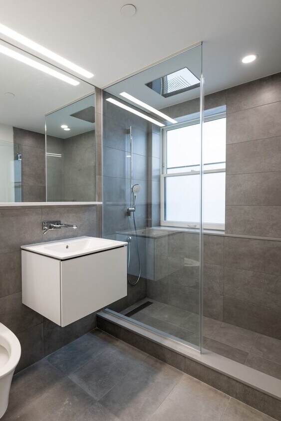 Foto del edificio - Unique Apt on Brookline Brighton Border