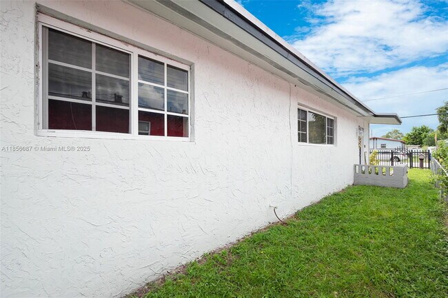 Foto del edificio - 1771 NW 152nd Terrace