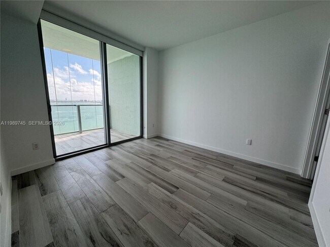 Foto del edificio - 2900 NE 7th Ave