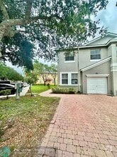 Building Photo - 2222 Shoma Dr