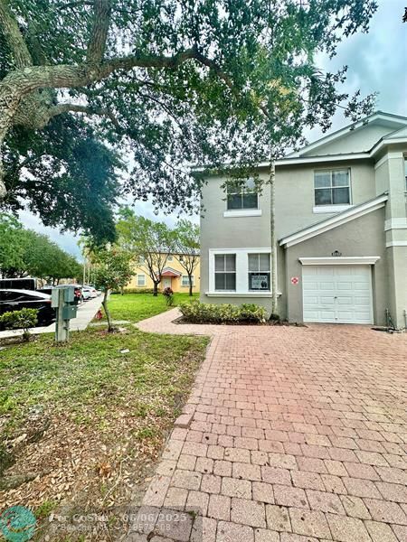 Foto principal - 2222 Shoma Dr