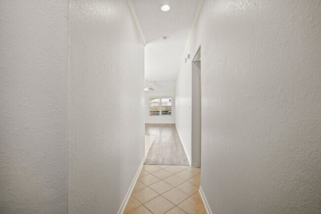 Building Photo - 24307 Silver Maple Dr