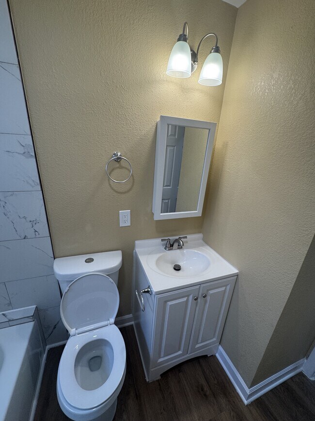 Foto del edificio - 8618 Corrington Ave