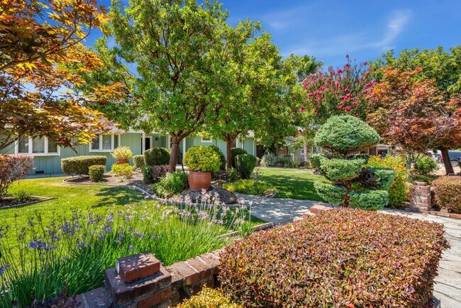 Foto del edificio - 3220 Fieldcrest Dr