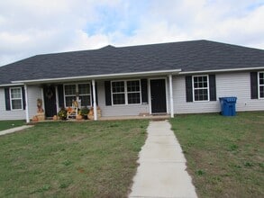 Building Photo - 1000A Mayfield Dr
