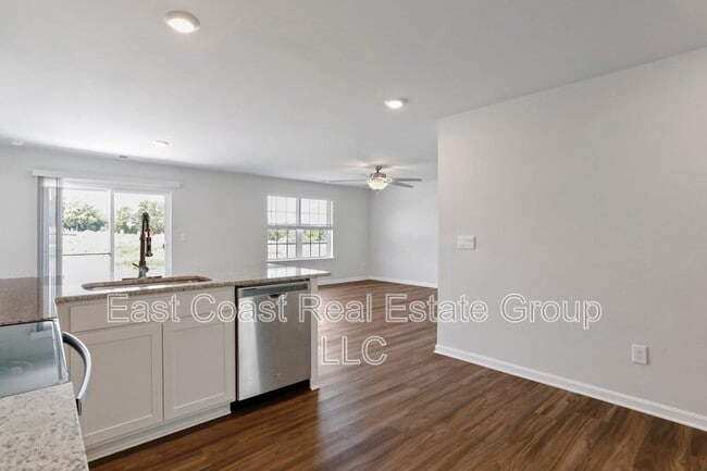 Building Photo - 266 Gumspring Dr