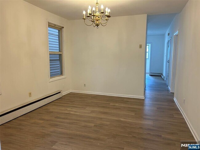 Building Photo - 112 Hoyt St