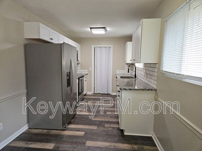 Building Photo - 1702 Harrogate Dr