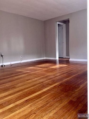 Foto del edificio - 190 Knickerbocker Rd