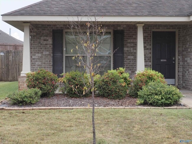 Building Photo - 102 Acacia Trail Dr