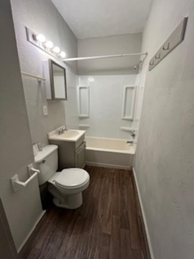 Building Photo - 1808-1810-1810 S 6th St