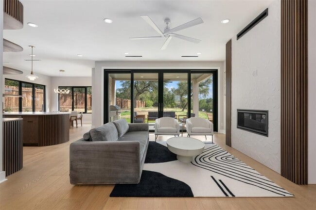 Foto del edificio - 13701 Montview Dr