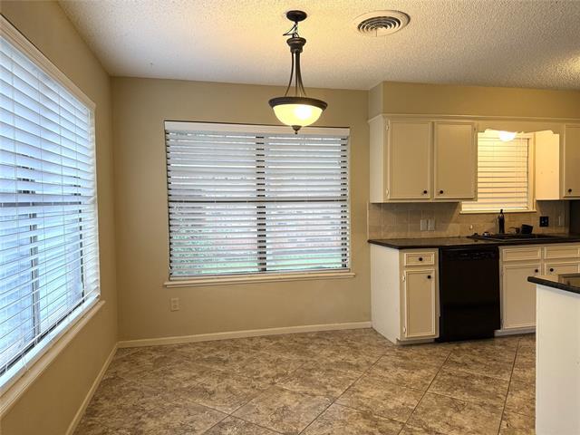 Building Photo - 3225 Westchester Dr