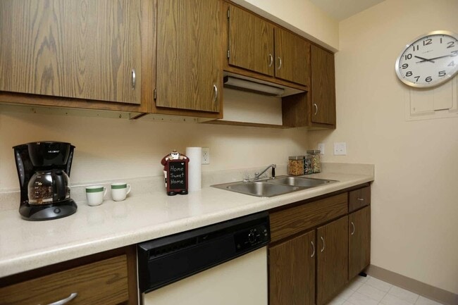 Kitchen - Evergreen Ridge Apartments (formerly Aspen Ridge)