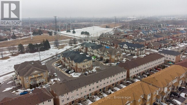 Photo du bâtiment - 32 Red Fox Pl