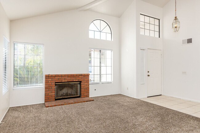 Foto del edificio - 5070 Summerhill Dr