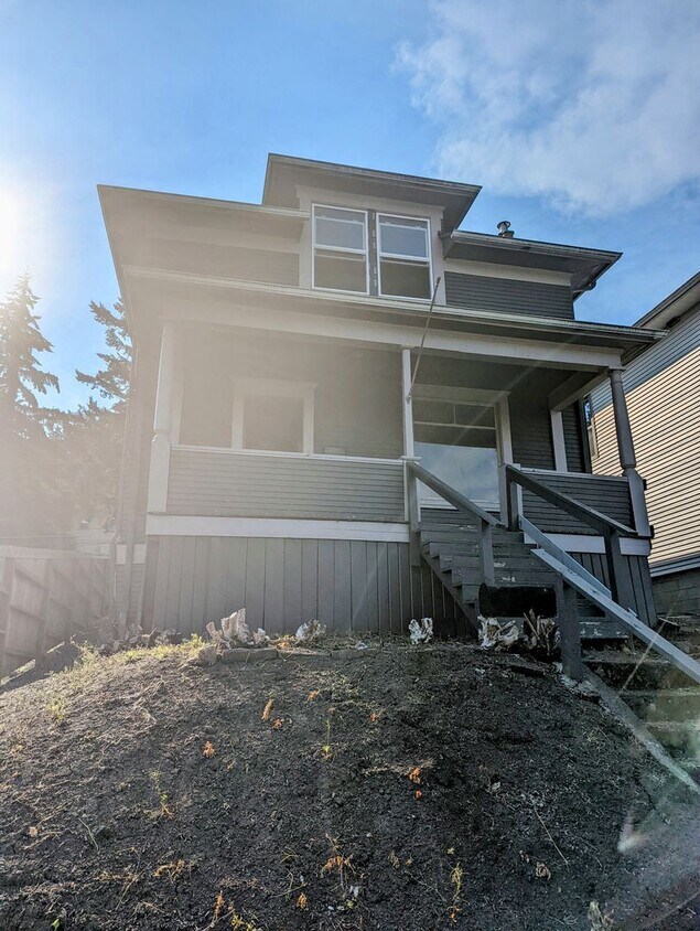 SHOWING 2/26 @11am 5 Bedroom 2 Bath Hous... - SHOWING 2/26 @11am   5 Bedroom 2 Bath Hous...