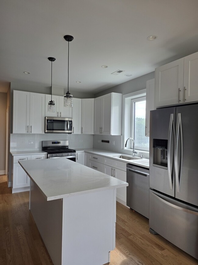 Foto del edificio - 3745 S Lake Park Ave