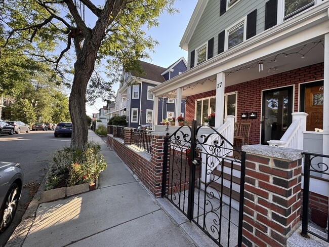 Building Photo - 17 Farragut Ave