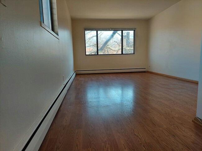 Building Photo - 2210 Pillsbury Ave