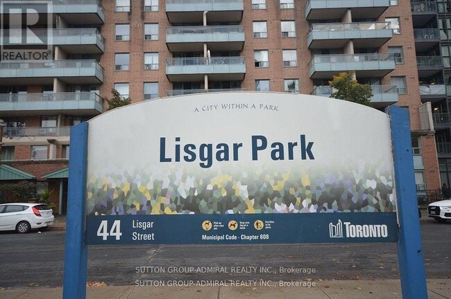 Building Photo - 36 Lisgar St