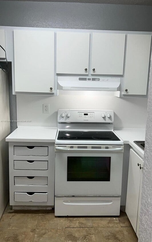 Foto principal - 575 W 69th St