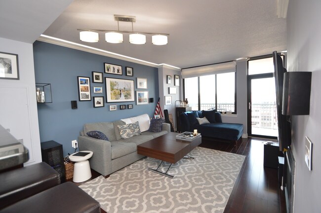 Living Room - 851 N Glebe Rd