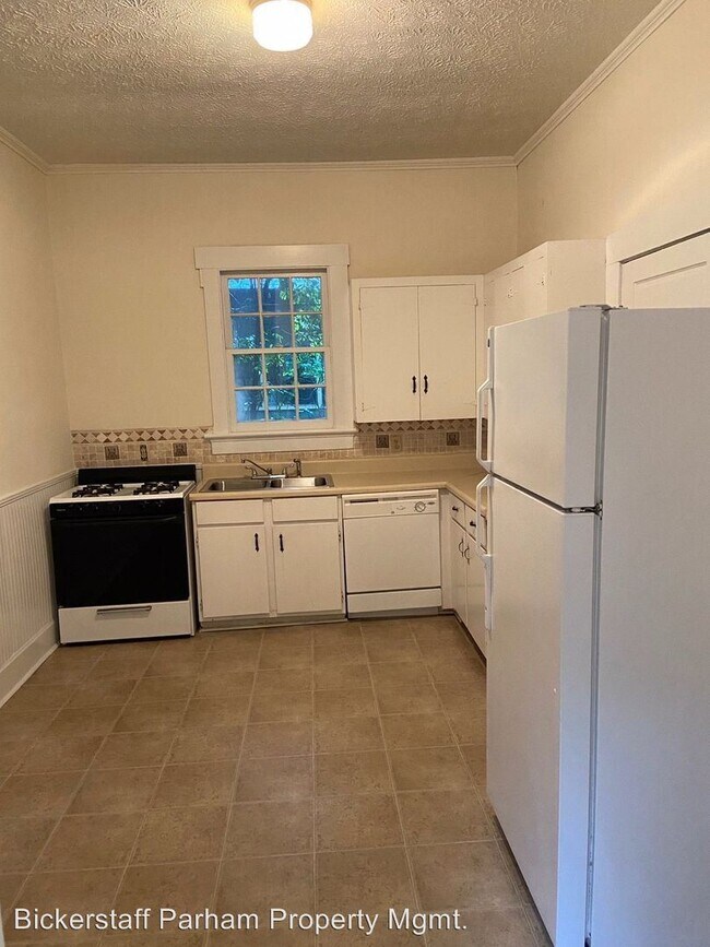 Building Photo - 1233 Eberhart Ave
