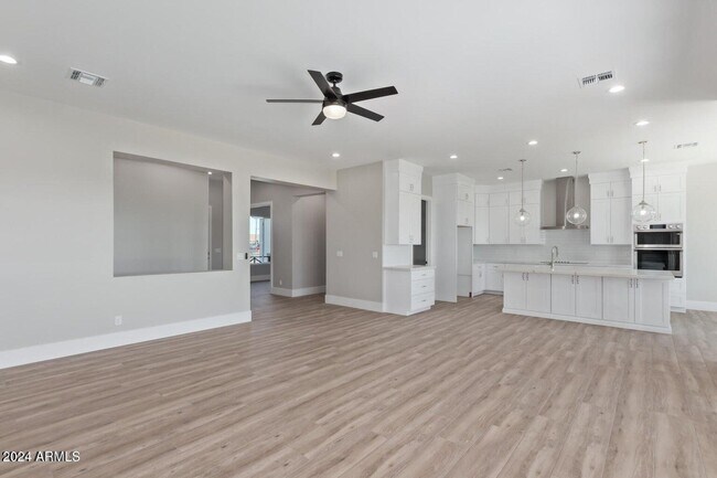 Building Photo - 1228 N 106th Pl
