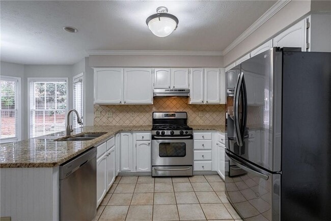 Building Photo - 8895 Club River Dr