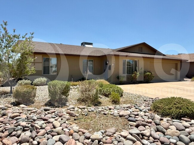 Building Photo - 1653 E Bishop Dr