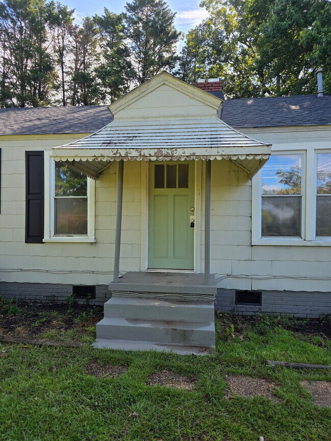 Building Photo - 539 Woodruff Rd