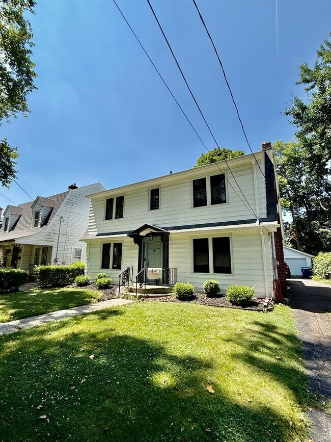 Foto del edificio - Three Bedroom Home in Kalamazoo