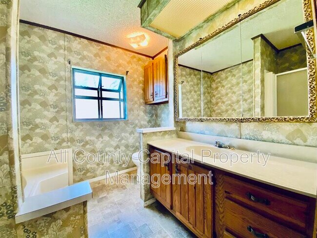 Building Photo - 2121 Cypress Rd
