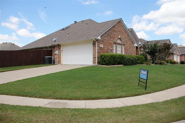 Building Photo - 8617 Shadow Trace Dr