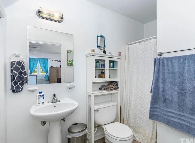 1 Baño con ducha, trastero - 115 W Woodridge Dr