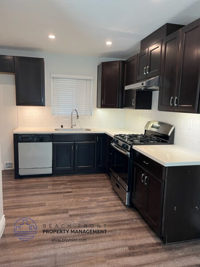 Foto del edificio - 9928-9934 Rose St.