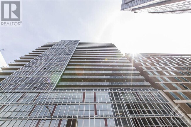 Building Photo - 324 Laurier Ave W