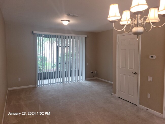Building Photo - 2 bedroom, 2.5 bath townhouse