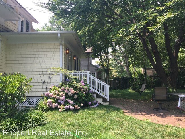 Foto del edificio - 3755 Northampton St NW