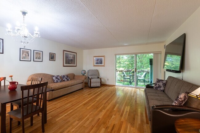 Foto del edificio - 50-56-56 Broadlawn Park