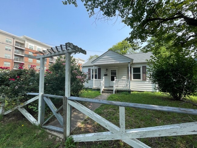 Building Photo - 1100 Goddin St