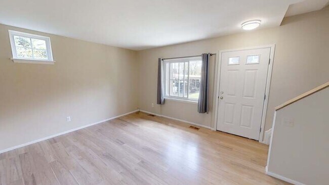 Foto del edificio - 529 Longshore Dr