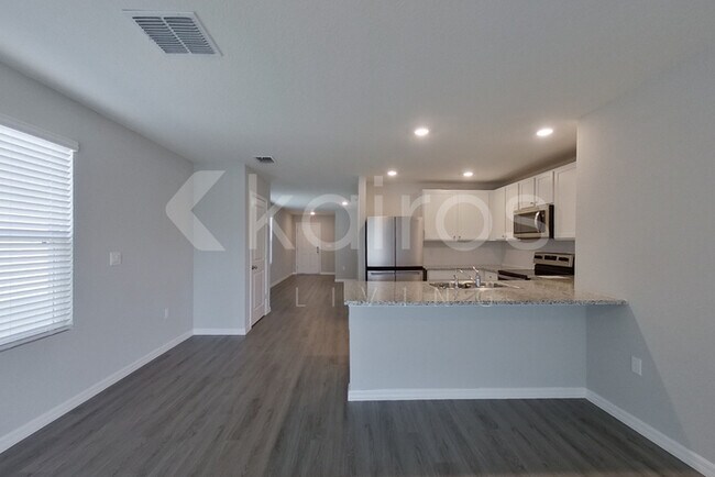Building Photo - 4421 SW 85 Ln