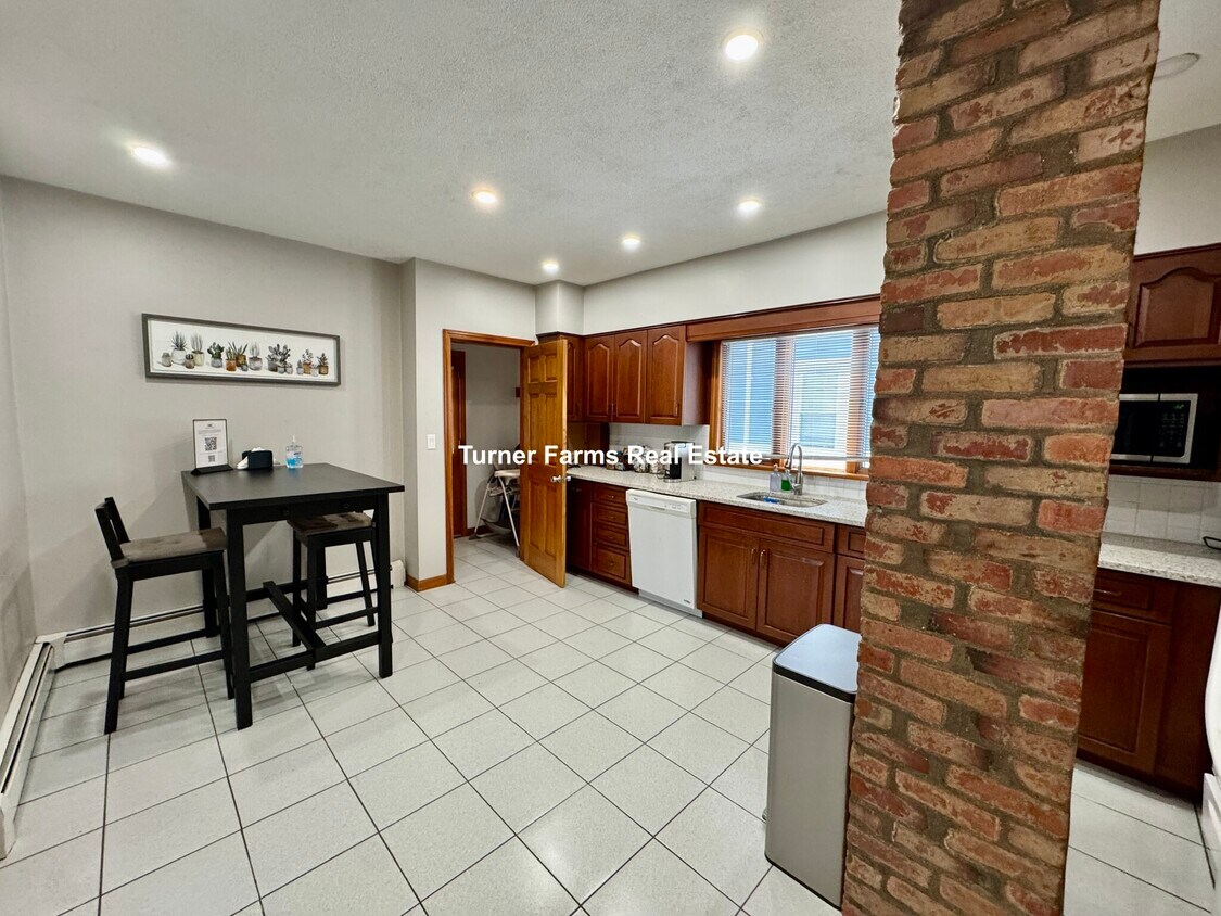 Primary Photo - 45 Bowen Ave