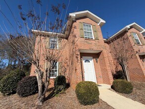 Building Photo - 1477 N Donahue Dr