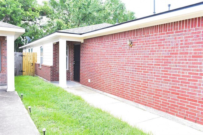 Building Photo - 3519 Canfield St