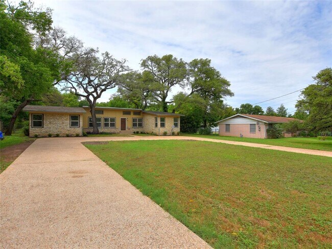 Building Photo - 11800 Tedford St