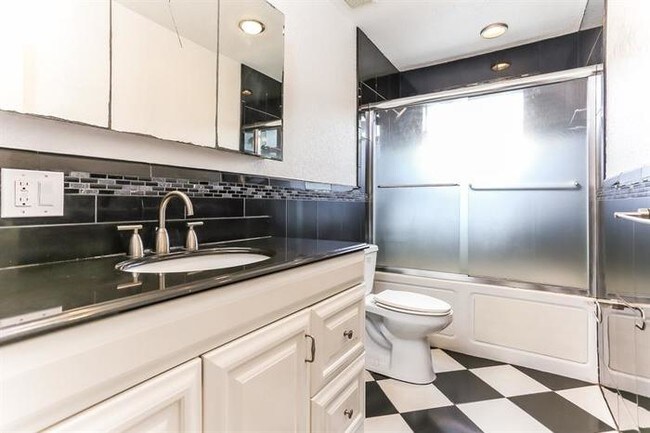 Building Photo - 351 SW 30th Ave, Fort Lauderdale, FL 33312